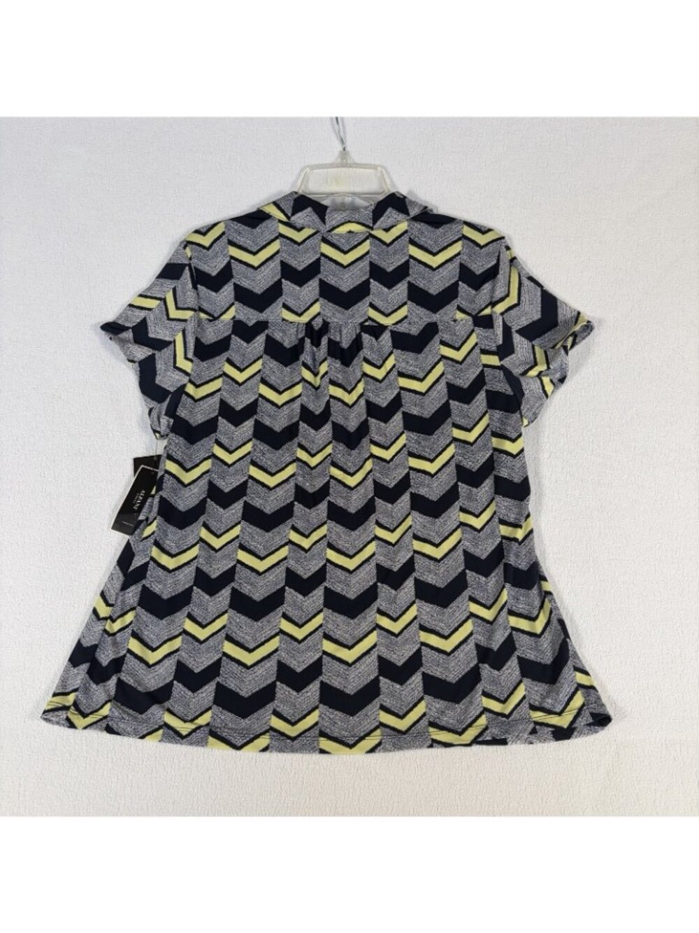 Alfani Woman 0X Blue Neon Yellow Henley Short Sleeve Chevron V Neck Blouse NWT - Picture 5 of 8
